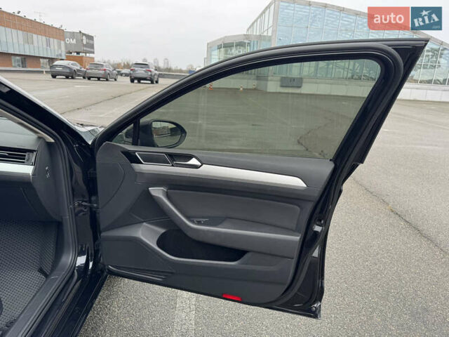 Чорний Фольксваген Пассат, об'ємом двигуна 1.6 л та пробігом 225 тис. км за 14000 $, фото 12 на Automoto.ua