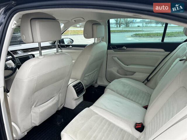 Чорний Фольксваген Пассат, об'ємом двигуна 1.97 л та пробігом 217 тис. км за 15500 $, фото 9 на Automoto.ua