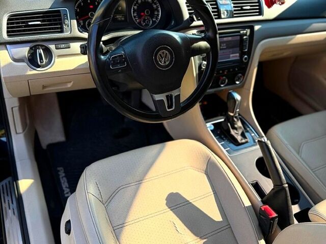 Черный Фольксваген Пассат, объемом двигателя 1.8 л и пробегом 179 тыс. км за 10500 $, фото 5 на Automoto.ua