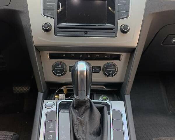 Черный Фольксваген Пассат, объемом двигателя 1.8 л и пробегом 194 тыс. км за 12200 $, фото 10 на Automoto.ua