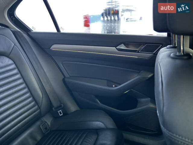 Черный Фольксваген Пассат, объемом двигателя 1.97 л и пробегом 237 тыс. км за 16700 $, фото 12 на Automoto.ua