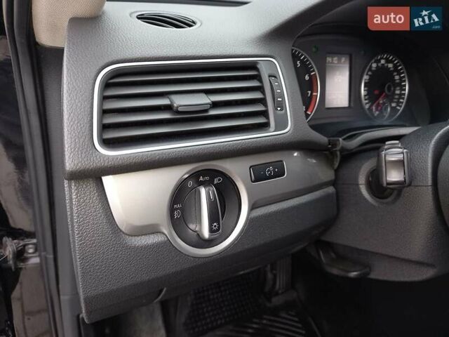 Черный Фольксваген Пассат, объемом двигателя 1.8 л и пробегом 110 тыс. км за 12000 $, фото 19 на Automoto.ua