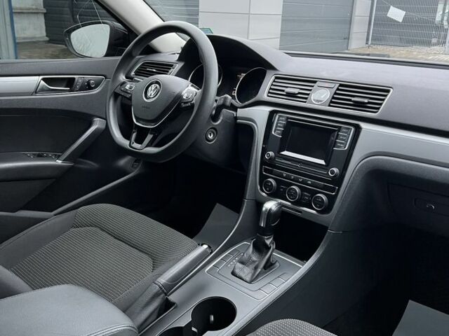 Черный Фольксваген Пассат, объемом двигателя 1.8 л и пробегом 161 тыс. км за 12300 $, фото 14 на Automoto.ua