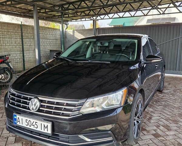 Черный Фольксваген Пассат, объемом двигателя 1.8 л и пробегом 215 тыс. км за 11800 $, фото 1 на Automoto.ua