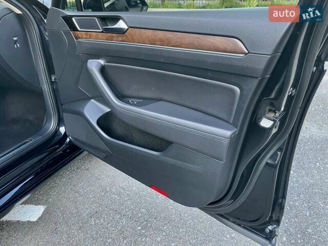 Чорний Фольксваген Пассат, об'ємом двигуна 1.8 л та пробігом 141 тис. км за 15999 $, фото 18 на Automoto.ua