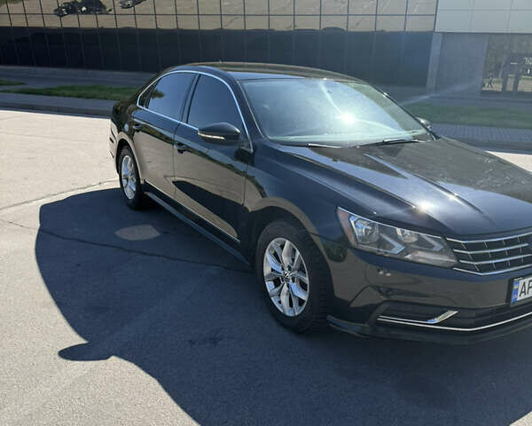 Черный Фольксваген Пассат, объемом двигателя 1.8 л и пробегом 176 тыс. км за 12600 $, фото 2 на Automoto.ua