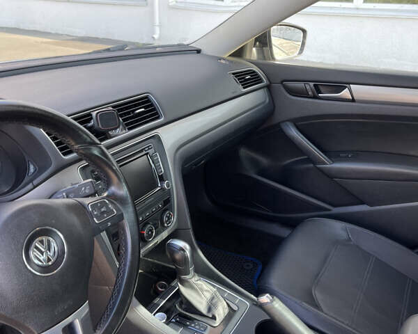 Черный Фольксваген Пассат, объемом двигателя 1.8 л и пробегом 195 тыс. км за 12500 $, фото 21 на Automoto.ua