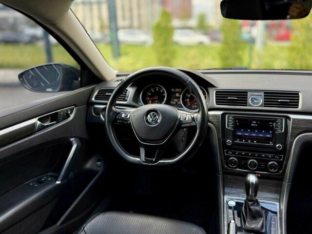 Черный Фольксваген Пассат, объемом двигателя 1.8 л и пробегом 180 тыс. км за 13500 $, фото 15 на Automoto.ua