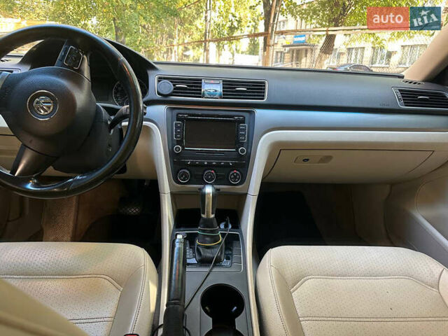 Черный Фольксваген Пассат, объемом двигателя 1.8 л и пробегом 214 тыс. км за 10900 $, фото 6 на Automoto.ua