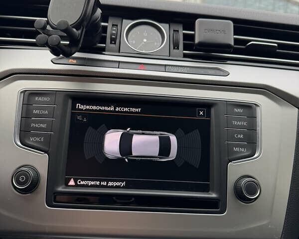 Чорний Фольксваген Пассат, об'ємом двигуна 1.6 л та пробігом 225 тис. км за 14000 $, фото 21 на Automoto.ua