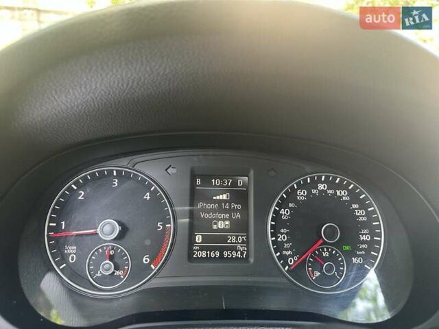 Черный Фольксваген Пассат, объемом двигателя 1.97 л и пробегом 208 тыс. км за 12561 $, фото 10 на Automoto.ua