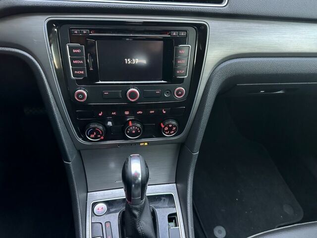 Черный Фольксваген Пассат, объемом двигателя 1.8 л и пробегом 190 тыс. км за 10200 $, фото 12 на Automoto.ua