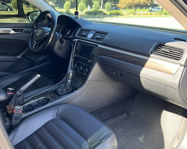 Черный Фольксваген Пассат, объемом двигателя 1.8 л и пробегом 184 тыс. км за 16200 $, фото 15 на Automoto.ua