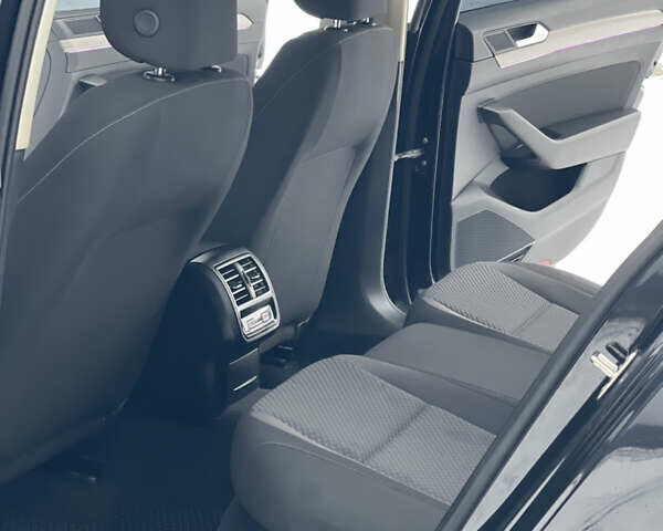 Черный Фольксваген Пассат, объемом двигателя 1.6 л и пробегом 306 тыс. км за 10900 $, фото 13 на Automoto.ua