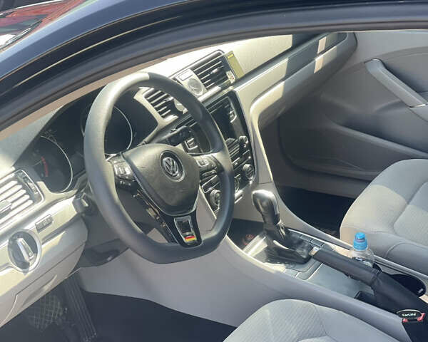 Черный Фольксваген Пассат, объемом двигателя 1.8 л и пробегом 241 тыс. км за 10500 $, фото 7 на Automoto.ua