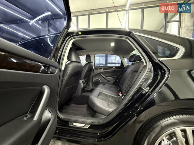 Чорний Фольксваген Пассат, об'ємом двигуна 2 л та пробігом 300 тис. км за 12999 $, фото 11 на Automoto.ua