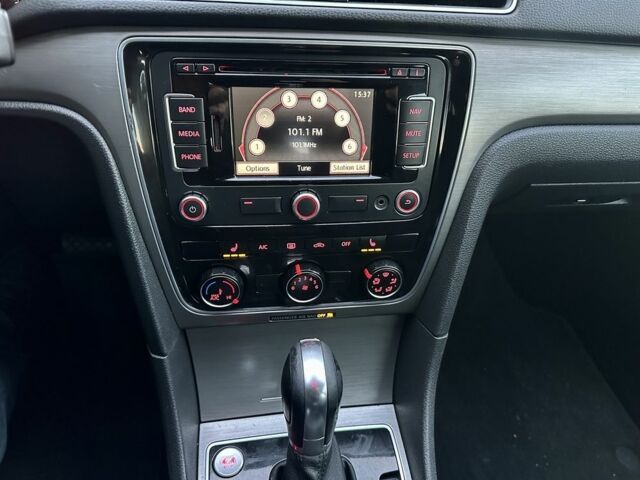 Черный Фольксваген Пассат, объемом двигателя 1.8 л и пробегом 190 тыс. км за 10200 $, фото 14 на Automoto.ua