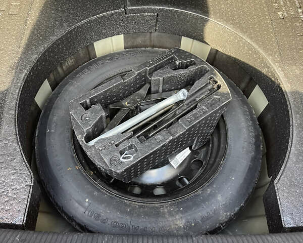 Черный Фольксваген Пассат, объемом двигателя 1.8 л и пробегом 195 тыс. км за 12500 $, фото 9 на Automoto.ua