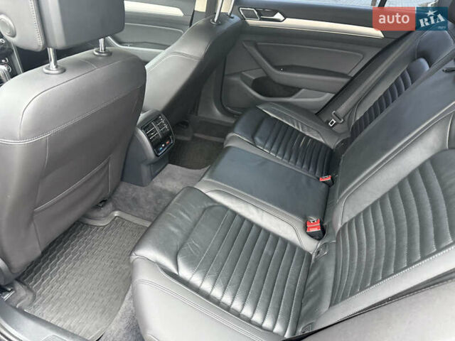 Черный Фольксваген Пассат, объемом двигателя 1.97 л и пробегом 237 тыс. км за 16700 $, фото 10 на Automoto.ua