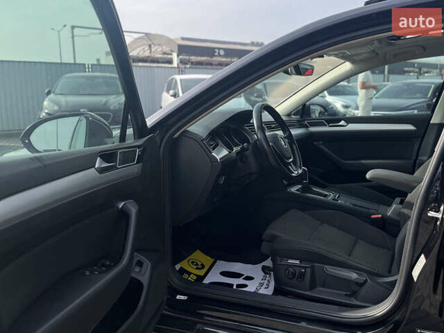 Черный Фольксваген Пассат, объемом двигателя 1.97 л и пробегом 230 тыс. км за 16800 $, фото 21 на Automoto.ua