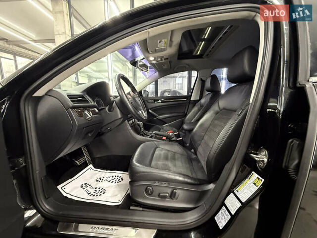 Чорний Фольксваген Пассат, об'ємом двигуна 2 л та пробігом 300 тис. км за 12999 $, фото 19 на Automoto.ua