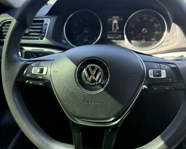 Черный Фольксваген Пассат, объемом двигателя 1.8 л и пробегом 176 тыс. км за 12600 $, фото 8 на Automoto.ua