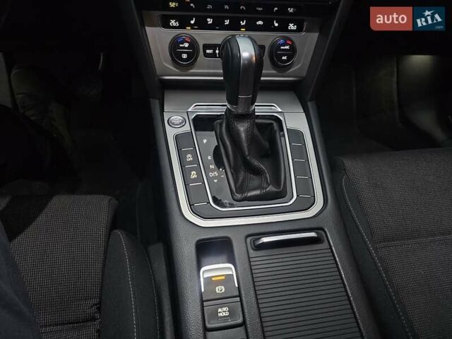 Черный Фольксваген Пассат, объемом двигателя 1.8 л и пробегом 175 тыс. км за 15800 $, фото 18 на Automoto.ua