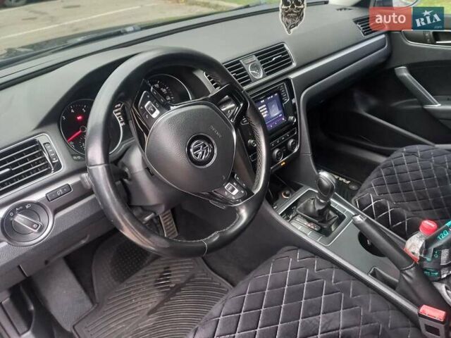Черный Фольксваген Пассат, объемом двигателя 1.8 л и пробегом 150 тыс. км за 13500 $, фото 5 на Automoto.ua