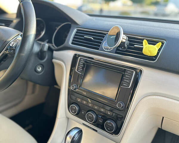 Черный Фольксваген Пассат, объемом двигателя 1.8 л и пробегом 128 тыс. км за 12800 $, фото 3 на Automoto.ua