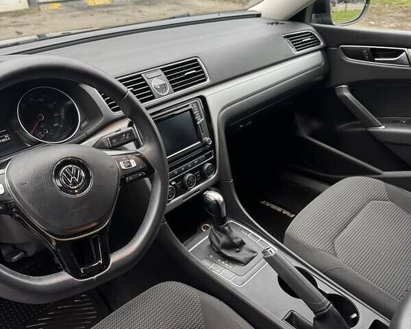 Черный Фольксваген Пассат, объемом двигателя 1.8 л и пробегом 198 тыс. км за 12900 $, фото 12 на Automoto.ua