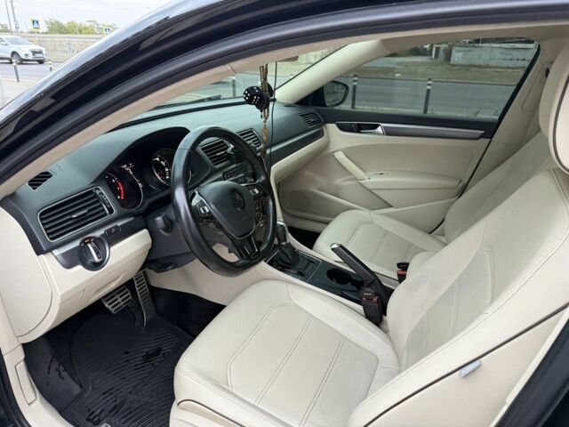 Черный Фольксваген Пассат, объемом двигателя 1.8 л и пробегом 190 тыс. км за 13800 $, фото 12 на Automoto.ua