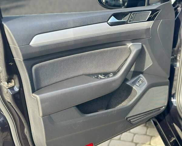 Чорний Фольксваген Пассат, об'ємом двигуна 1.97 л та пробігом 245 тис. км за 16500 $, фото 17 на Automoto.ua