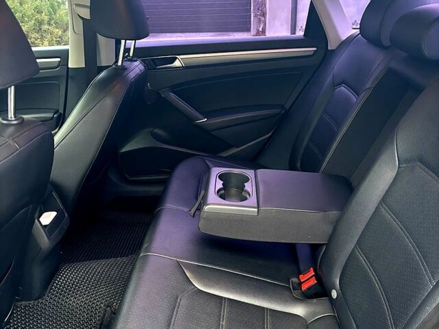 Черный Фольксваген Пассат, объемом двигателя 1.8 л и пробегом 225 тыс. км за 12000 $, фото 11 на Automoto.ua