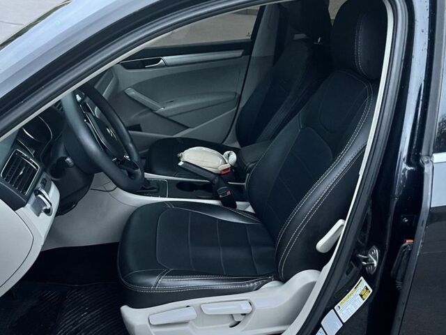 Черный Фольксваген Пассат, объемом двигателя 1.8 л и пробегом 175 тыс. км за 12200 $, фото 4 на Automoto.ua