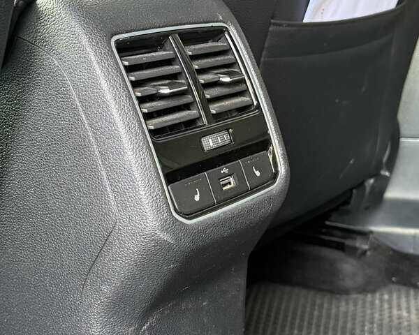 Черный Фольксваген Пассат, объемом двигателя 1.8 л и пробегом 173 тыс. км за 15300 $, фото 12 на Automoto.ua