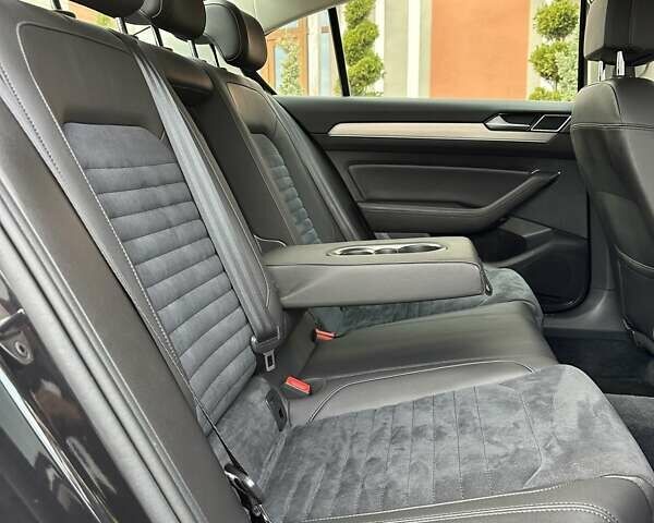 Черный Фольксваген Пассат, объемом двигателя 1.97 л и пробегом 221 тыс. км за 17950 $, фото 124 на Automoto.ua