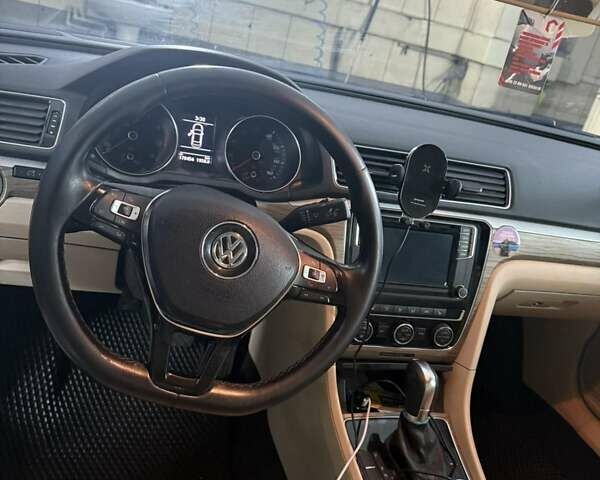 Черный Фольксваген Пассат, объемом двигателя 1.8 л и пробегом 155 тыс. км за 9800 $, фото 4 на Automoto.ua