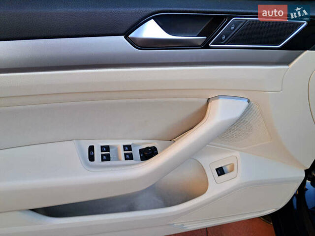 Чорний Фольксваген Пассат, об'ємом двигуна 2 л та пробігом 215 тис. км за 17300 $, фото 36 на Automoto.ua