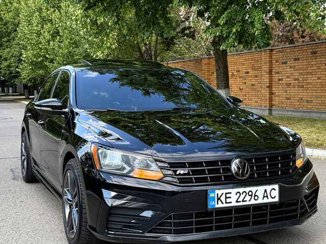 Черный Фольксваген Пассат, объемом двигателя 1.8 л и пробегом 170 тыс. км за 13999 $, фото 2 на Automoto.ua