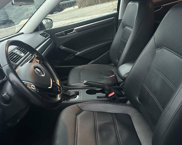 Черный Фольксваген Пассат, объемом двигателя 1.8 л и пробегом 176 тыс. км за 14500 $, фото 6 на Automoto.ua