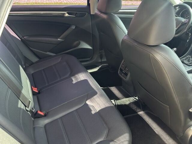 Черный Фольксваген Пассат, объемом двигателя 1.8 л и пробегом 188 тыс. км за 13200 $, фото 2 на Automoto.ua