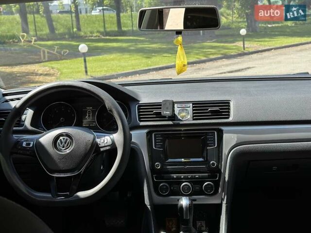Черный Фольксваген Пассат, объемом двигателя 1.8 л и пробегом 206 тыс. км за 9999 $, фото 9 на Automoto.ua