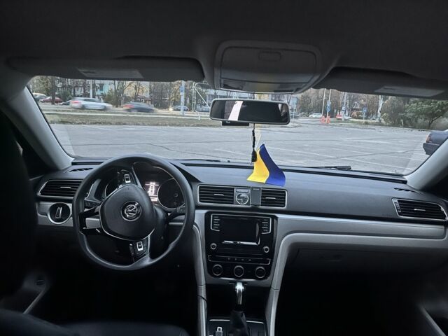 Черный Фольксваген Пассат, объемом двигателя 1.8 л и пробегом 175 тыс. км за 12200 $, фото 5 на Automoto.ua