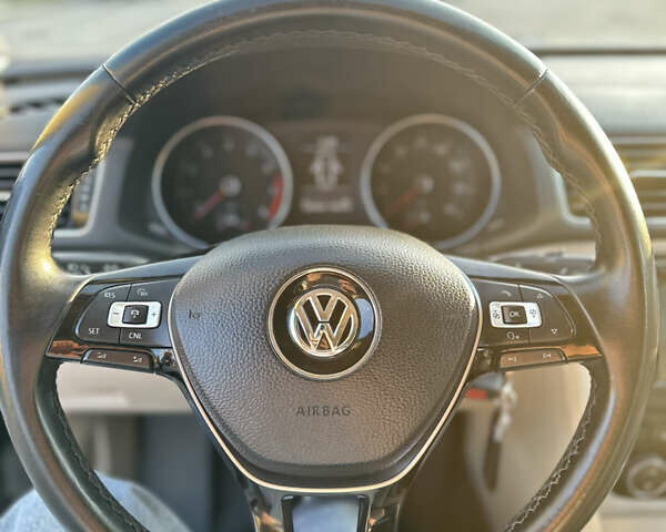 Черный Фольксваген Пассат, объемом двигателя 1.8 л и пробегом 128 тыс. км за 12800 $, фото 1 на Automoto.ua