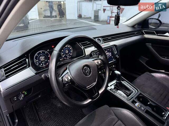 Черный Фольксваген Пассат, объемом двигателя 1.97 л и пробегом 287 тыс. км за 19500 $, фото 9 на Automoto.ua