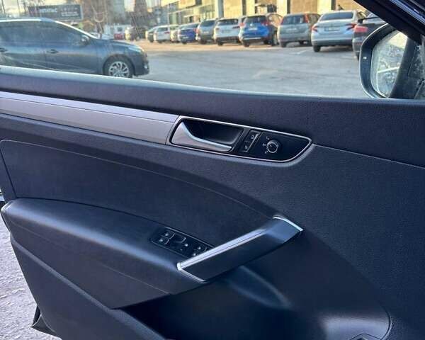 Чорний Фольксваген Пассат, об'ємом двигуна 1.8 л та пробігом 213 тис. км за 11000 $, фото 13 на Automoto.ua