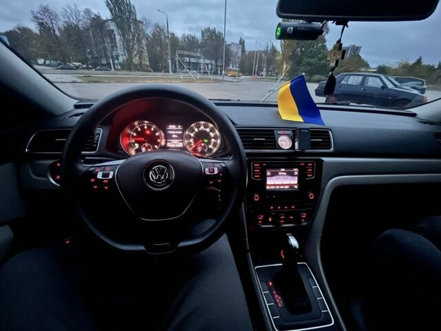 Черный Фольксваген Пассат, объемом двигателя 1.8 л и пробегом 175 тыс. км за 12200 $, фото 2 на Automoto.ua