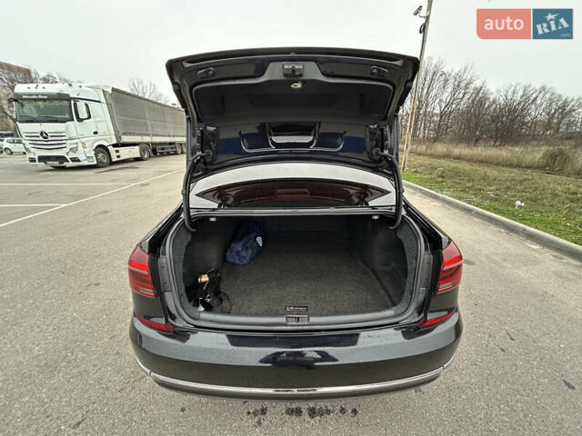 Черный Фольксваген Пассат, объемом двигателя 1.8 л и пробегом 179 тыс. км за 12700 $, фото 13 на Automoto.ua