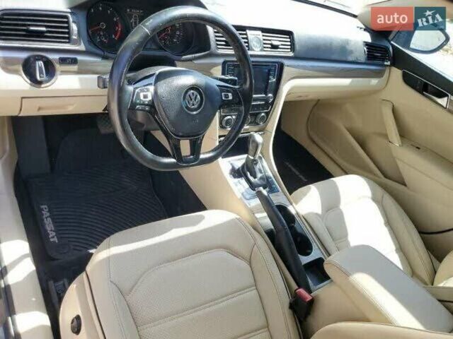Чорний Фольксваген Пассат, об'ємом двигуна 1.8 л та пробігом 120 тис. км за 15000 $, фото 4 на Automoto.ua