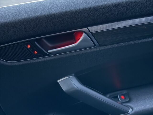 Черный Фольксваген Пассат, объемом двигателя 1.8 л и пробегом 145 тыс. км за 14800 $, фото 10 на Automoto.ua